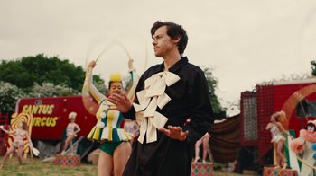 Movie still from “Harry Styles - Daylight” (2023), directed by Tanu Muiño – Medium shot, Over the shoulder angle