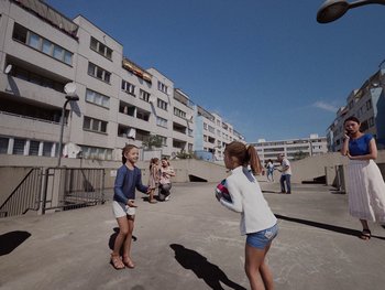 Movie still from “Paul Kalkbrenner - Schwer” (2023), directed by Jovan Todorović – Wide shot, High angle