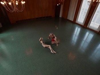 Movie still from “Paul Kalkbrenner - Schwer” (2023), directed by Jovan Todorović – Extreme Wide shot, High angle