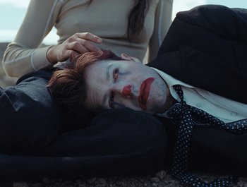 Movie still from “Jesse - Rainbow” (2023), directed by Ramez Silyan – Close Up shot, High angle