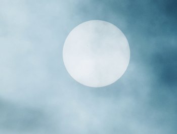 Movie still from “Jesse - Rainbow” (2023), directed by Ramez Silyan – Extreme Close Up shot, Overhead angle