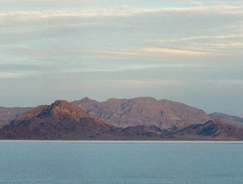 Movie still from “Jesse - Rainbow” (2023), directed by Ramez Silyan – Extreme Wide shot, Low angle