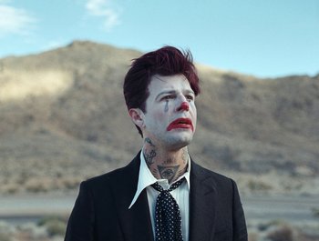 Movie still from “Jesse - Rainbow” (2023), directed by Ramez Silyan – Medium shot, Low angle