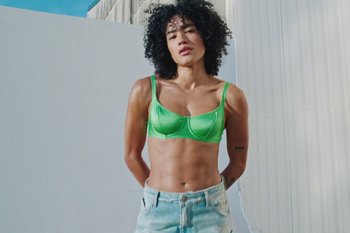 Movie still from “METTE - Mama’s Eyes” (2023), directed by Camille Summers-Valli – Medium shot, Low angle