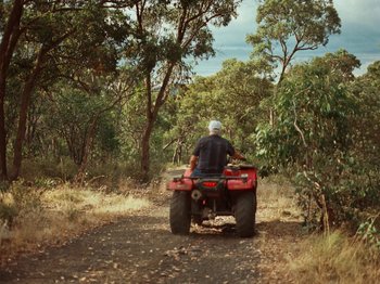 Movie still from “The Teskey Brothers - Take My Heart” (2023), directed by W.A.M. Bleakley – Extreme Wide shot, High angle