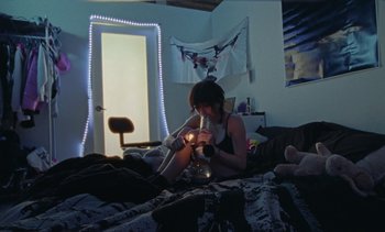 Movie still from “The Kid LAROI - …Growing Up” (2023), directed by Ramez Silyan – Wide shot, High angle