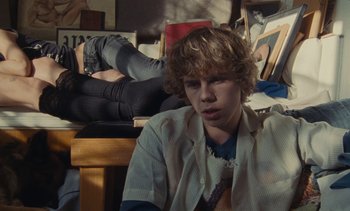 Movie still from “The Kid LAROI - …Growing Up” (2023), directed by Ramez Silyan – Medium shot, Over the shoulder angle