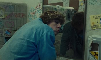 Movie still from “The Kid LAROI - …Growing Up” (2023), directed by Ramez Silyan – Medium shot, Over the shoulder angle