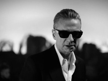 Movie still from “Depeche Mode - Ghosts Again” (2023), directed by Anton Corbijn – Close Up shot, Low angle