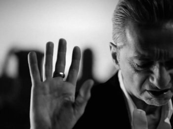 Movie still from “Depeche Mode - Ghosts Again” (2023), directed by Anton Corbijn – Close Up shot, Low angle