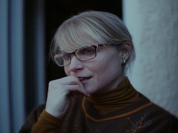 Movie still from “Lewis Capaldi - Pointless” (2023), directed by Hector Dockrill – Close Up shot, Low angle