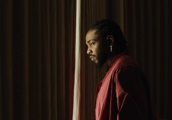 Movie still from “Kendrick Lamar - Rich Spirit” (2022), directed by Calmatic – Close Up shot, Low angle