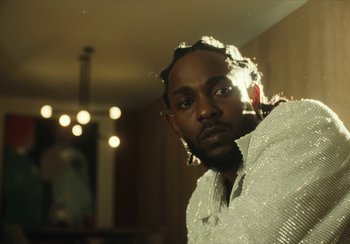 Movie still from “Kendrick Lamar - Rich Spirit” (2022), directed by Calmatic – Close Up shot, Over the shoulder angle