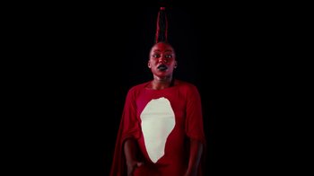Movie still from “Tshegue - Mais” (2022), directed by Ibrahim Kamara – Medium shot, Low angle