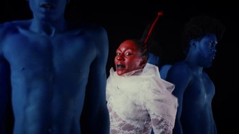 Movie still from “Tshegue - Mais” (2022), directed by Ibrahim Kamara – Medium shot, Low angle