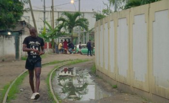 Movie still from “Oko Ebombo - Nalingi Yo” (2022), directed by Frank Lebon – Wide shot, High angle