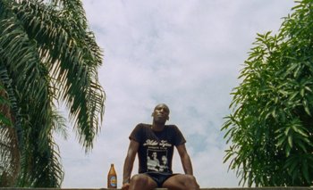 Movie still from “Oko Ebombo - Nalingi Yo” (2022), directed by Frank Lebon – Medium shot, High angle