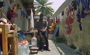 Movie still from “Oko Ebombo - Nalingi Yo” (2022), directed by Frank Lebon – Wide shot, High angle