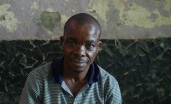 Movie still from “Oko Ebombo - Nalingi Yo” (2022), directed by Frank Lebon – Close Up shot, High angle