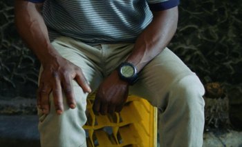 Movie still from “Oko Ebombo - Nalingi Yo” (2022), directed by Frank Lebon – Extreme Close Up shot, Overhead angle