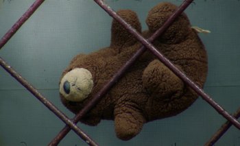 Movie still from “Oko Ebombo - Nalingi Yo” (2022), directed by Frank Lebon – Extreme Close Up shot, Overhead angle