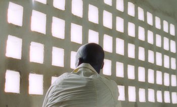 Movie still from “Oko Ebombo - Nalingi Yo” (2022), directed by Frank Lebon – Medium shot, Low angle