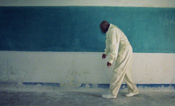 Movie still from “Oko Ebombo - Nalingi Yo” (2022), directed by Frank Lebon – Wide shot, High angle