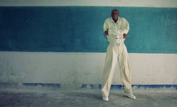 Movie still from “Oko Ebombo - Nalingi Yo” (2022), directed by Frank Lebon – Medium shot, Low angle