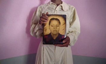 Movie still from “Oko Ebombo - Nalingi Yo” (2022), directed by Frank Lebon – Extreme Close Up shot, Overhead angle