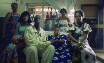 Movie still from “Oko Ebombo - Nalingi Yo” (2022), directed by Frank Lebon – Medium shot, High angle