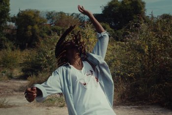 Movie still from “Josman - Intro” (2022), directed by Marius Gonzalez – Medium shot, Low angle