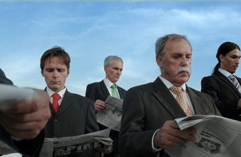 Movie still from “MorMor - Far Apart” (2022), directed by Camille Summers-Valli – Medium shot, Low angle