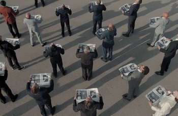 Movie still from “MorMor - Far Apart” (2022), directed by Camille Summers-Valli – Extreme Wide shot, Overhead angle