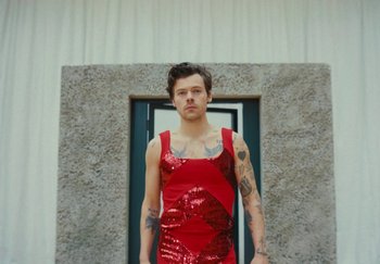Movie still from “Harry Styles - As It Was” (2022), directed by Tanu Muiño – Medium shot, High angle