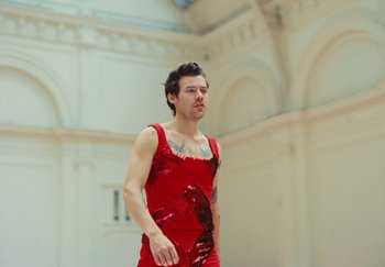 Movie still from “Harry Styles - As It Was” (2022), directed by Tanu Muiño – Medium shot, Low angle
