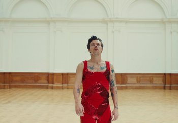 Movie still from “Harry Styles - As It Was” (2022), directed by Tanu Muiño – Medium shot, Low angle