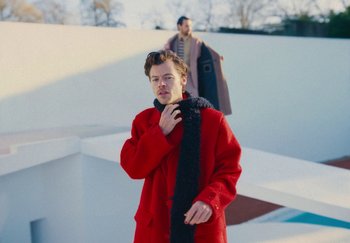 Movie still from “Harry Styles - As It Was” (2022), directed by Tanu Muiño – Medium shot, Over the shoulder angle