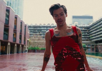 Movie still from “Harry Styles - As It Was” (2022), directed by Tanu Muiño – Medium shot, High angle