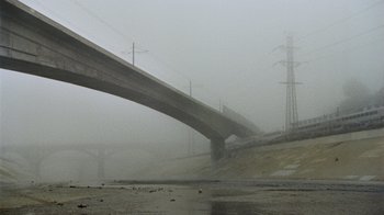 Movie still from “Pendant - Static Dream” (2022), directed by Ramez Silyan – Extreme Wide shot, Low angle