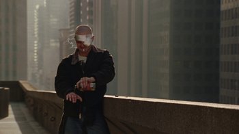 Movie still from “Pendant - Static Dream” (2022), directed by Ramez Silyan – Medium shot, High angle