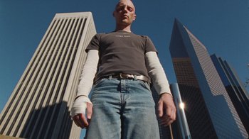 Movie still from “Pendant - Static Dream” (2022), directed by Ramez Silyan – Medium shot, Low angle