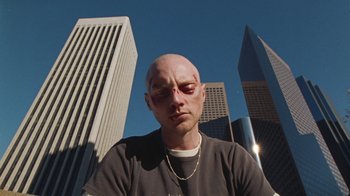 Movie still from “Pendant - Static Dream” (2022), directed by Ramez Silyan – Close Up shot, Low angle