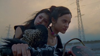 Movie still from “Pendant - Static Dream” (2022), directed by Ramez Silyan – Close Up shot, High angle