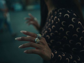 Movie still from “Marina Satti - Yiati Pouli M” (2022), directed by Alexis Gómez – Extreme Close Up shot, Overhead angle