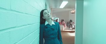 Movie still from “Haim - Lost Track” (2022), directed by Paul Thomas Anderson – Medium shot, Low angle