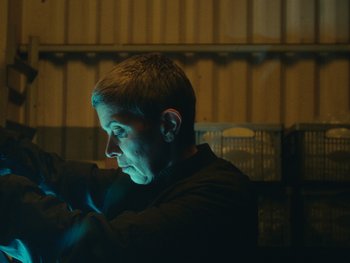 Movie still from “Stephan Moccio - Halston” (2022), directed by João Retorta – Close Up shot, Low angle