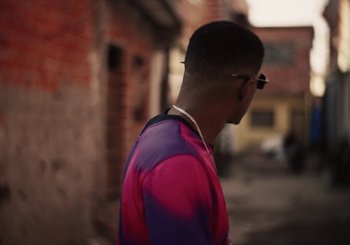 Movie still from “Nego Bala - Sonho” (2021), directed by Douglas Bernardt – Close Up shot, Over the shoulder angle