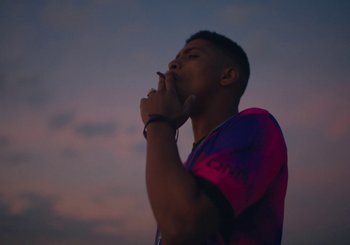 Movie still from “Nego Bala - Sonho” (2021), directed by Douglas Bernardt – Medium shot, Low angle
