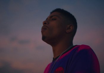 Movie still from “Nego Bala - Sonho” (2021), directed by Douglas Bernardt – Close Up shot, Low angle