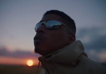Movie still from “Nego Bala - Sonho” (2021), directed by Douglas Bernardt – Close Up shot, Low angle
